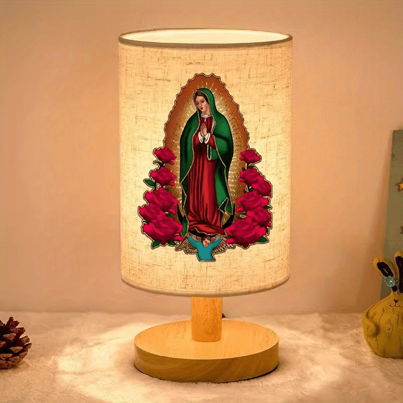 Christianartworkshop Lampe de table Notre-Dame de Guadalupe avec pied en bois naturel et abat-jour en tissu : symbole de douces bénédictions nocturnes - image 1