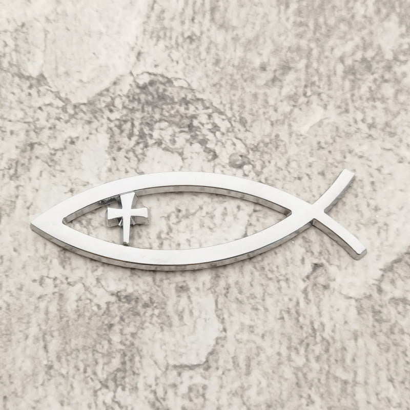 Christianartworkshop Autocollant de voiture Croix encastrée avec cadre en forme de poisson creux Ichthys : Symbole de foi inébranlable et de protection du voyage - Argent - image 1