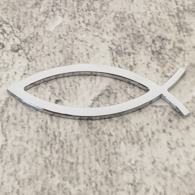 Autocollant minimaliste pour voiture représentant un poisson Ichthys creux, inspiré de Christianartworkshop : symbole de foi inébranlable et de protection divine en bord de route. - Argent - image 1