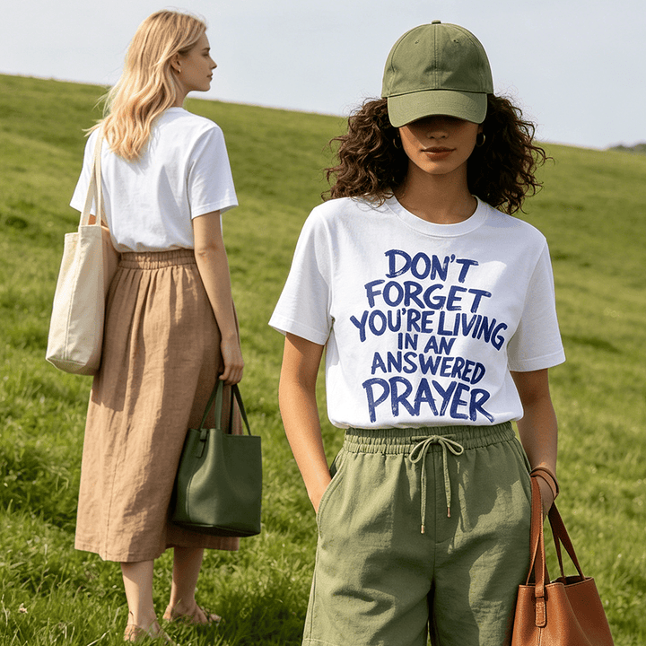 Christianartworkshop T-shirt premium à manches courtes « N'oubliez pas que vous vivez dans une prière exaucée » - image 0