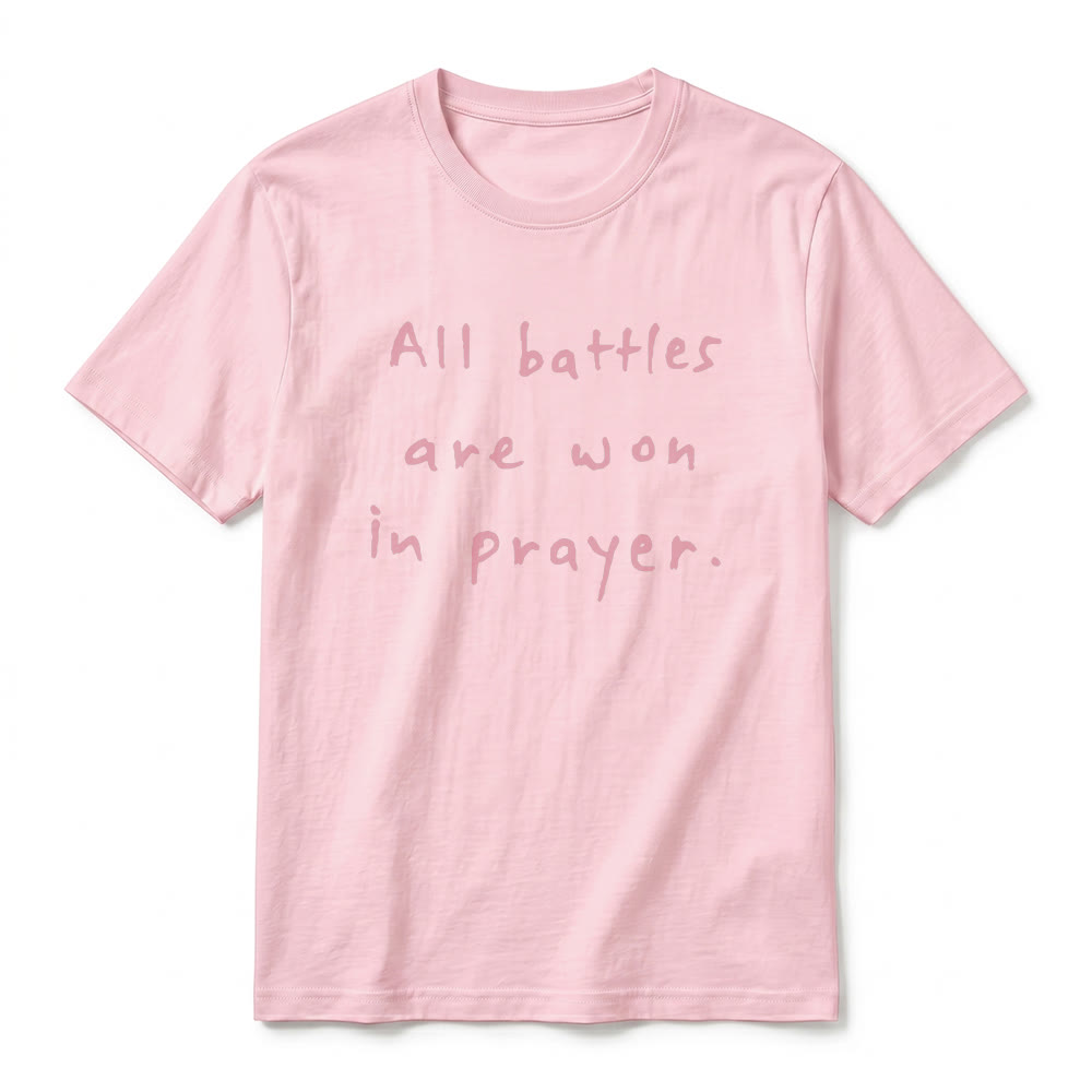 Christianartworkshop T-shirt premium à manches courtes « Toutes les batailles se gagnent par la prière » (affirmation de foi) - image 26