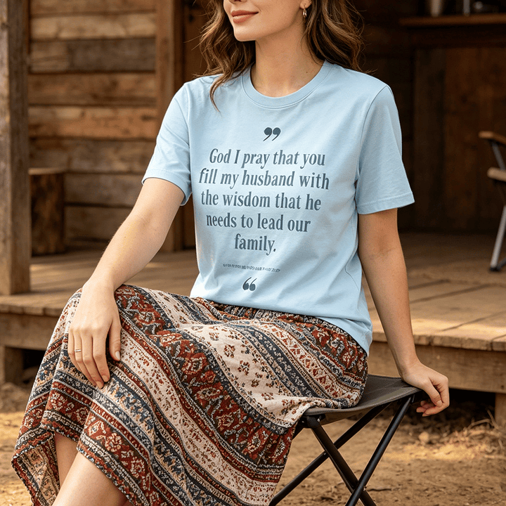 Christianartworkshop T-shirt premium à manches courtes « Seigneur, je te prie de remplir mon mari de sagesse » - image 0