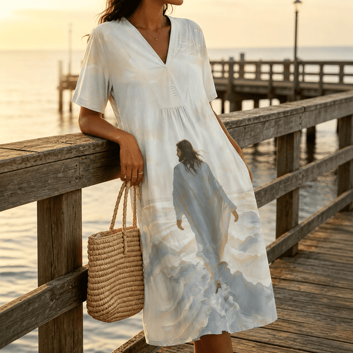 Robe midi à manches courtes et col en V « Jésus marche sur l'eau » de Christianartworkshop Faithful - image 0