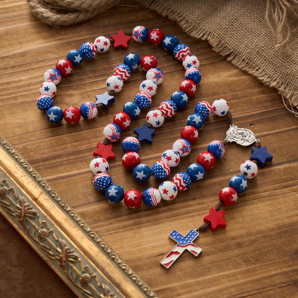Christianartworkshop Chapelet en forme de croix orné du drapeau américain patriotique et de perles à étoiles et rayures rouges, blanches et bleues - Croix de Saint Michel et du drapeau américain - image 0