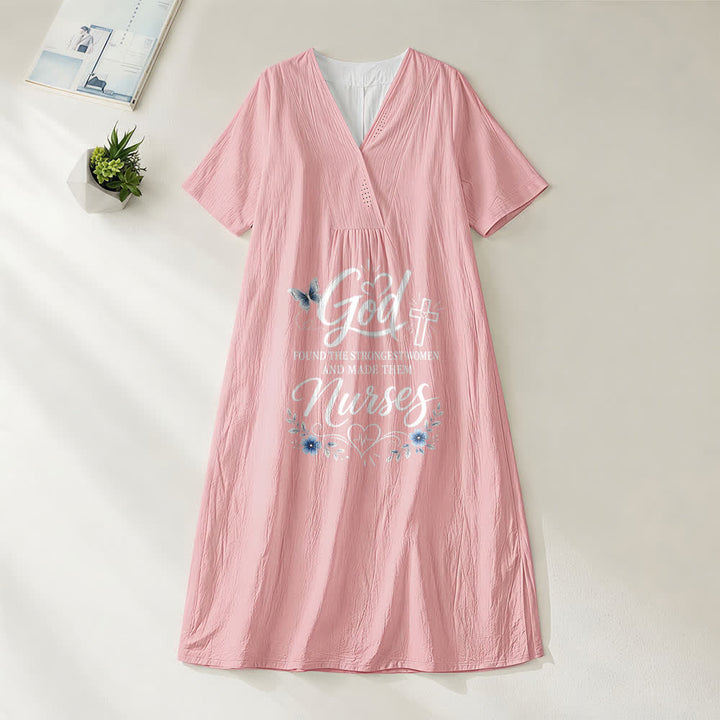 Christianartworkshop Robe midi inspirante à manches courtes et col en V « Dieu a trouvé les femmes les plus fortes et en a fait des infirmières » - Rose - 4XL - image 2