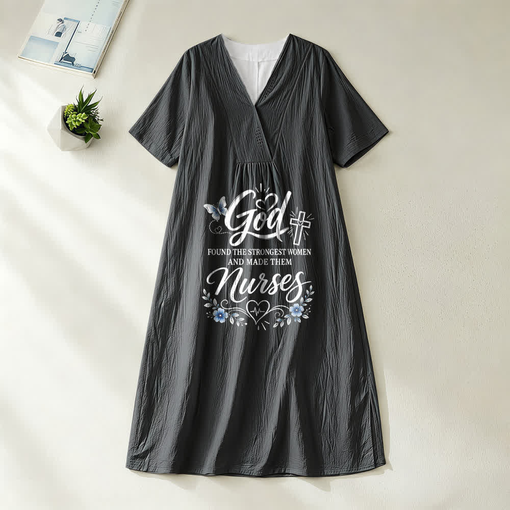 Christianartworkshop Robe midi inspirante à manches courtes et col en V « Dieu a trouvé les femmes les plus fortes et en a fait des infirmières » - Noir - 4XL - image 0