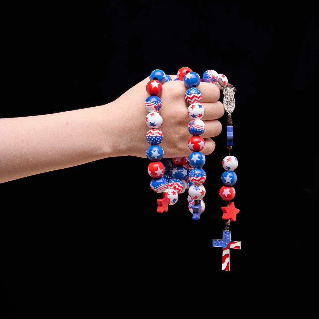 Christianartworkshop Chapelet en forme de croix orné du drapeau américain patriotique et de perles à étoiles et rayures rouges, blanches et bleues - image 1