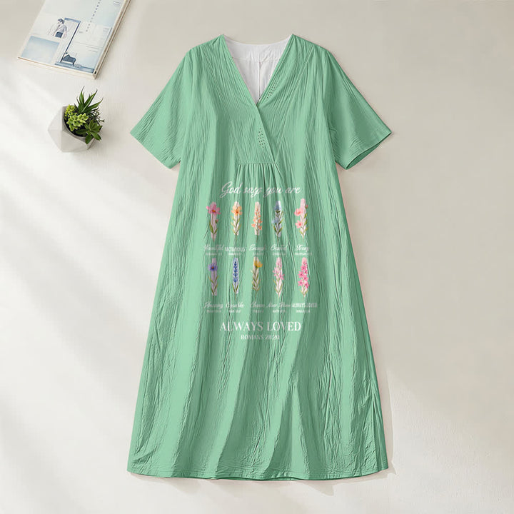 Robe midi fleurie à manches courtes et col en V « Dieu dit que tu es toujours aimée » de Christianartworkshop - Vert - 4XL - image 0