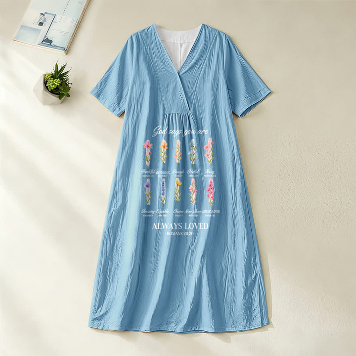 Robe midi fleurie à manches courtes et col en V « Dieu dit que tu es toujours aimée » de Christianartworkshop - Bleu - 4XL - image 2