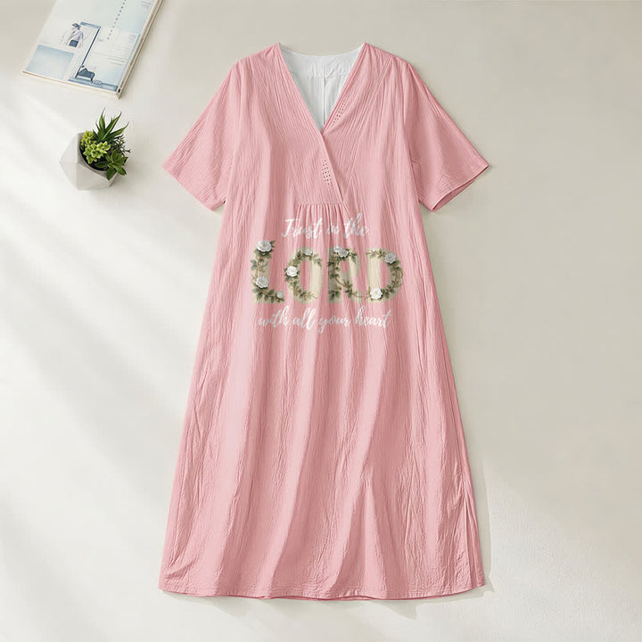 Christianartworkshop Robe midi fleurie à manches courtes et col en V « Confie-toi en Dieu de tout ton cœur » - Rose - 4XL - image 0