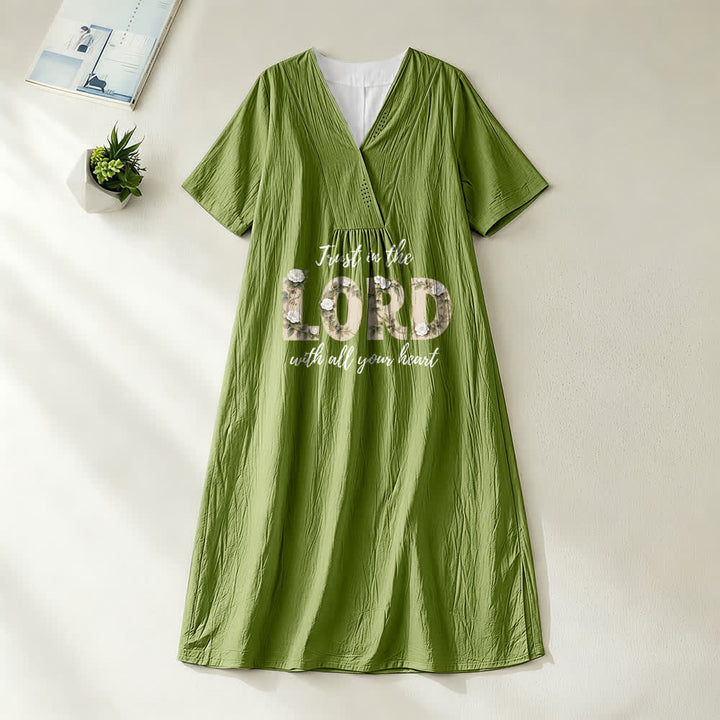 Christianartworkshop Robe midi fleurie à manches courtes et col en V « Confie-toi en Dieu de tout ton cœur » - Vert olive - 4XL - image 10