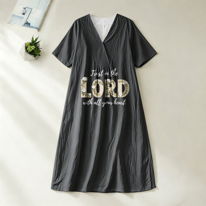 Christianartworkshop Robe midi fleurie à manches courtes et col en V « Confie-toi en Dieu de tout ton cœur » - Noir - 4XL - image 8