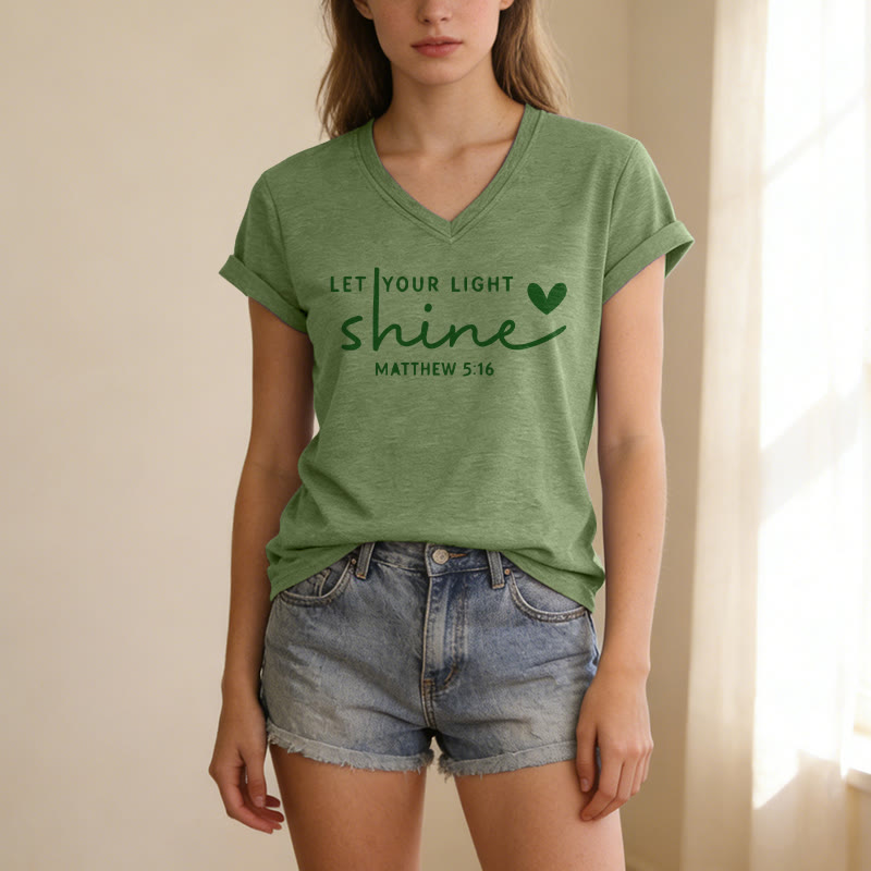 Christianartworkshop Que ta lumière brille Matthieu 5:16 T-shirt décontracté à col en V avec inscription en forme de cœur - image 11