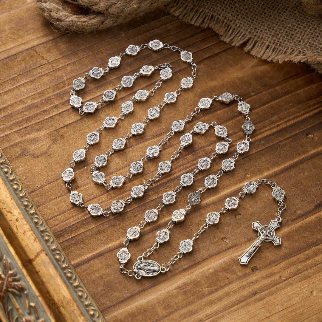 Chapelet octogonal à l'effigie de Saint Benoît avec pendentif crucifix, par Christianartworkshop : symbole de protection divine et de prière inébranlable - Rosaire de Saint Benoît - image 0