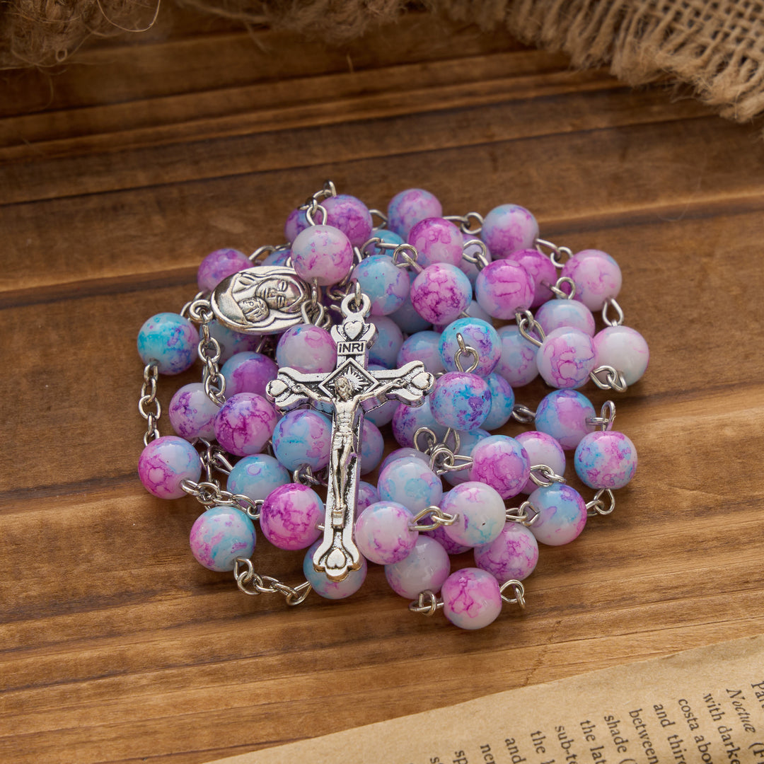 Chapelet en perles de verre marbrées roses et bleues avec médaille de la Vierge à l'Enfant et crucifix, Christianartworkshop - image 2