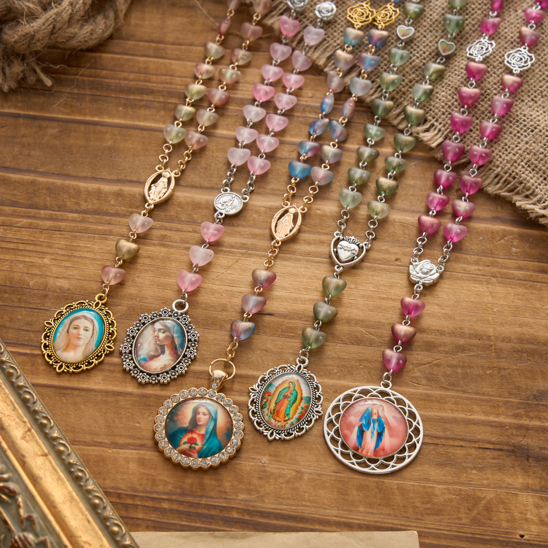 Christianartworkshop Chapelet des Sept Douleurs en perles de verre dépoli dégradées en forme de cœur avec pendentif à l'effigie de la Vierge Marie - image 0