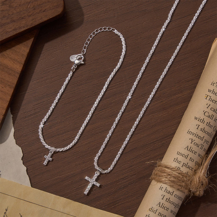 Christianartworkshop Collier et bracelet assortis, entièrement pavés de zircon, avec une délicate croix et une chaîne tennis. - Bracelet + Collier - image 2