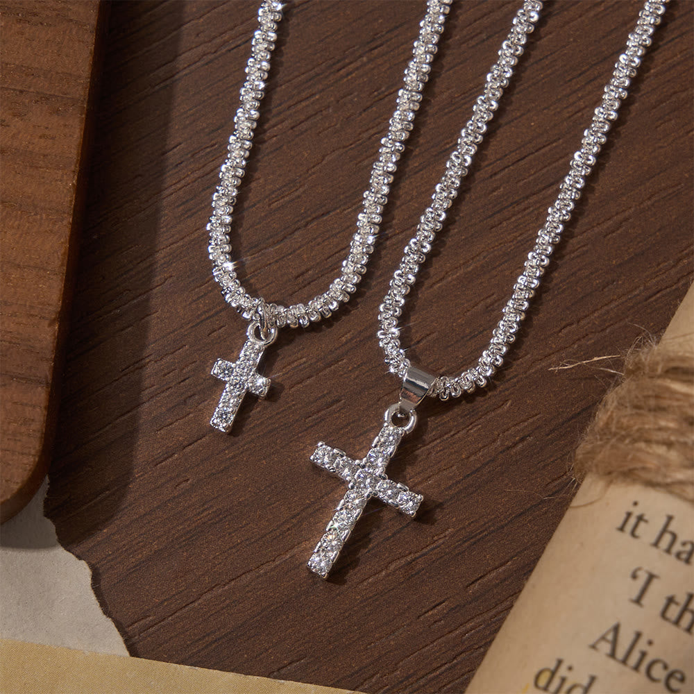 Christianartworkshop Collier et bracelet assortis, entièrement pavés de zircon, avec une délicate croix et une chaîne tennis. - image 1