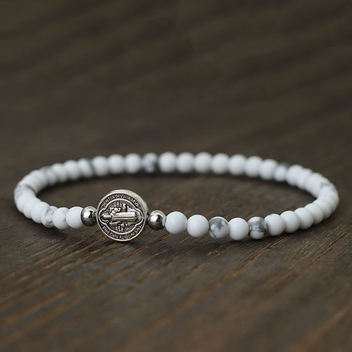 Christianartworkshop Bracelet extensible en perles de pierre naturelle avec entretoises ornées de médailles de saint Benoît en relief : un symbole de protection divine - image 2