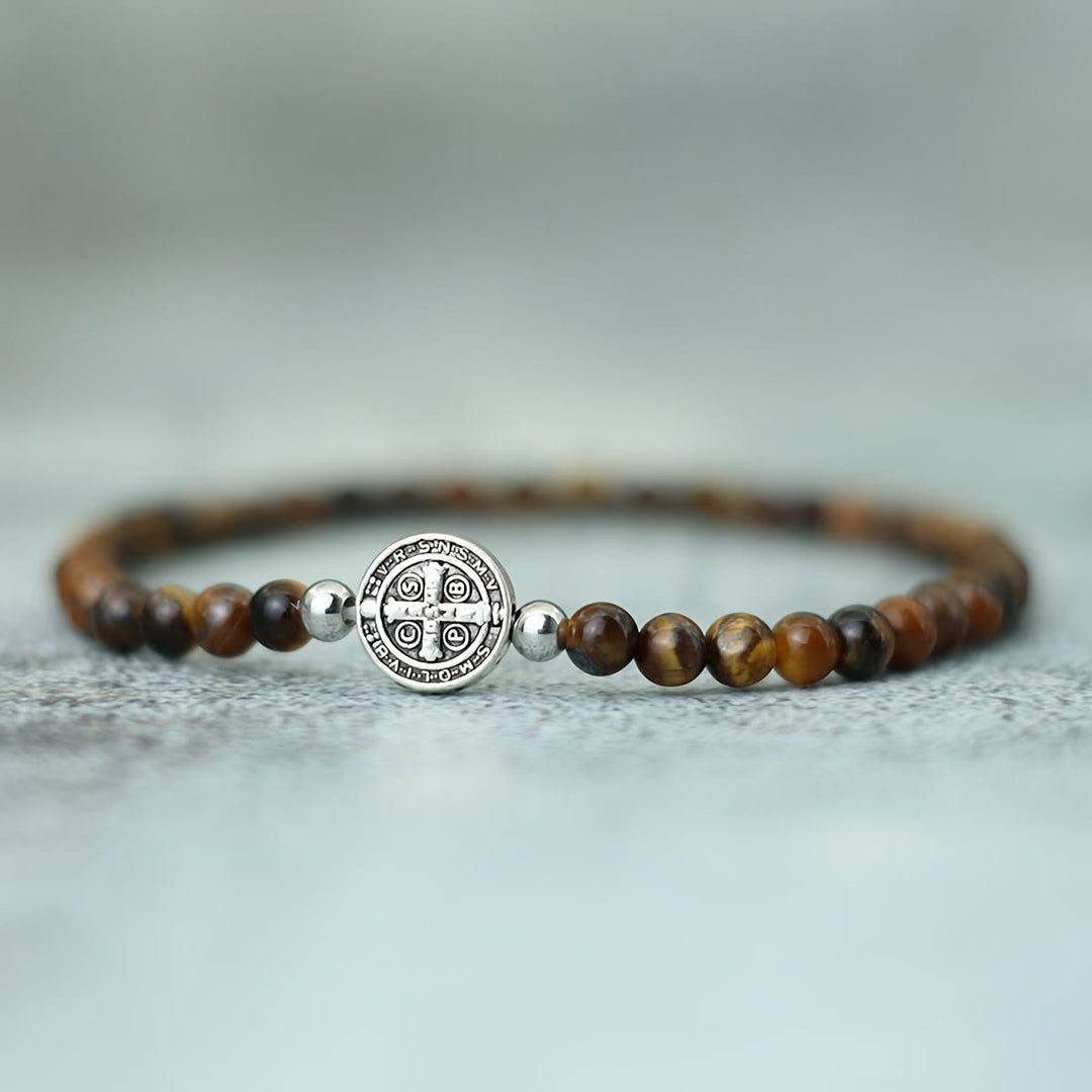Christianartworkshop Bracelet extensible en perles de pierre naturelle avec entretoises ornées de médailles de saint Benoît en relief : un symbole de protection divine - Pierre œil de tigre - image 5