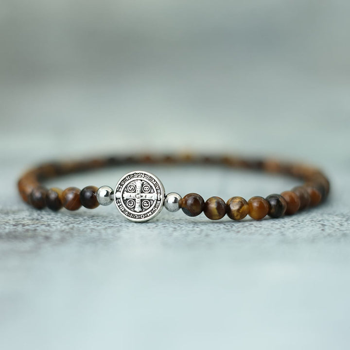 Christianartworkshop Bracelet extensible en perles de pierre naturelle avec entretoises ornées de médailles de saint Benoît en relief : un symbole de protection divine - Pierre œil de tigre - image 5