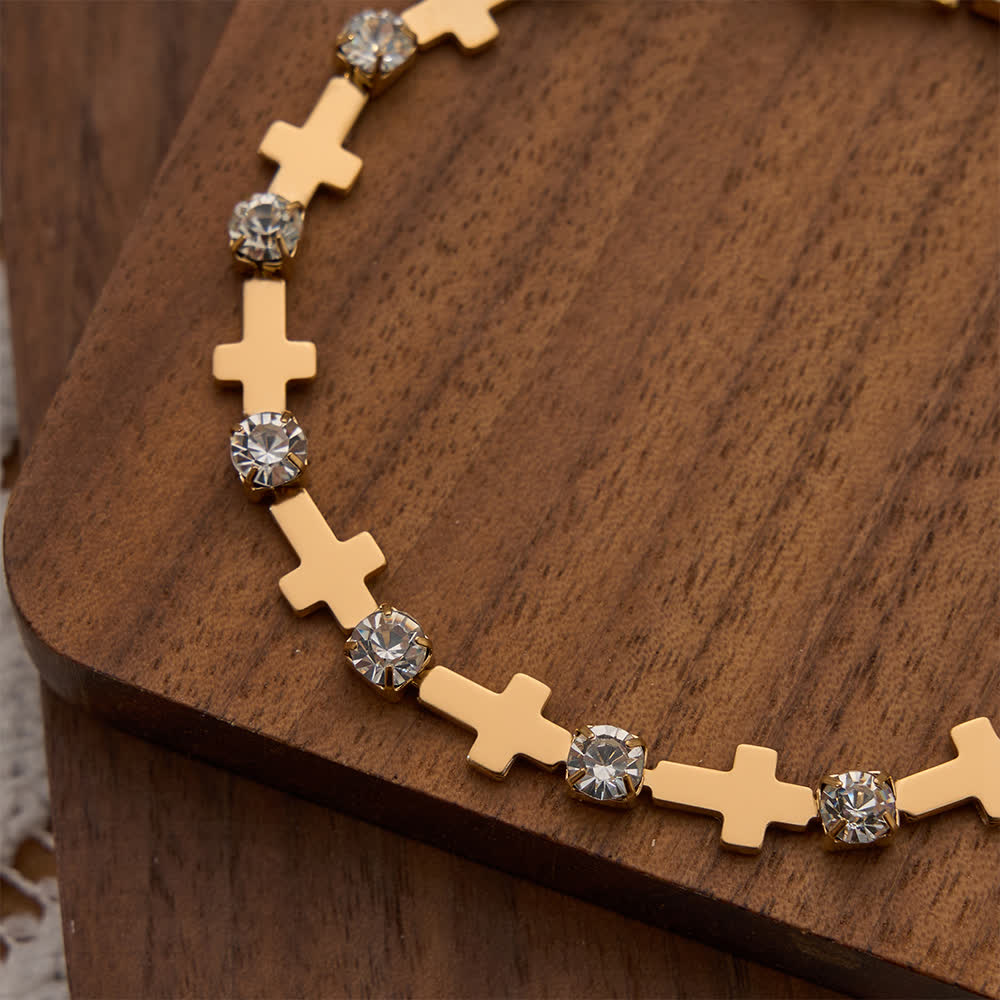 Christianartworkshop Bracelet élégant à maillons croix dorés orné de strass scintillants, idéal au quotidien. - image 4