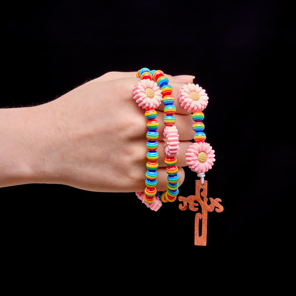 Christianartworkshop Chapelet enfant à rayures arc-en-ciel avec nœuds en forme de marguerite rose et croix de Jésus - image 1