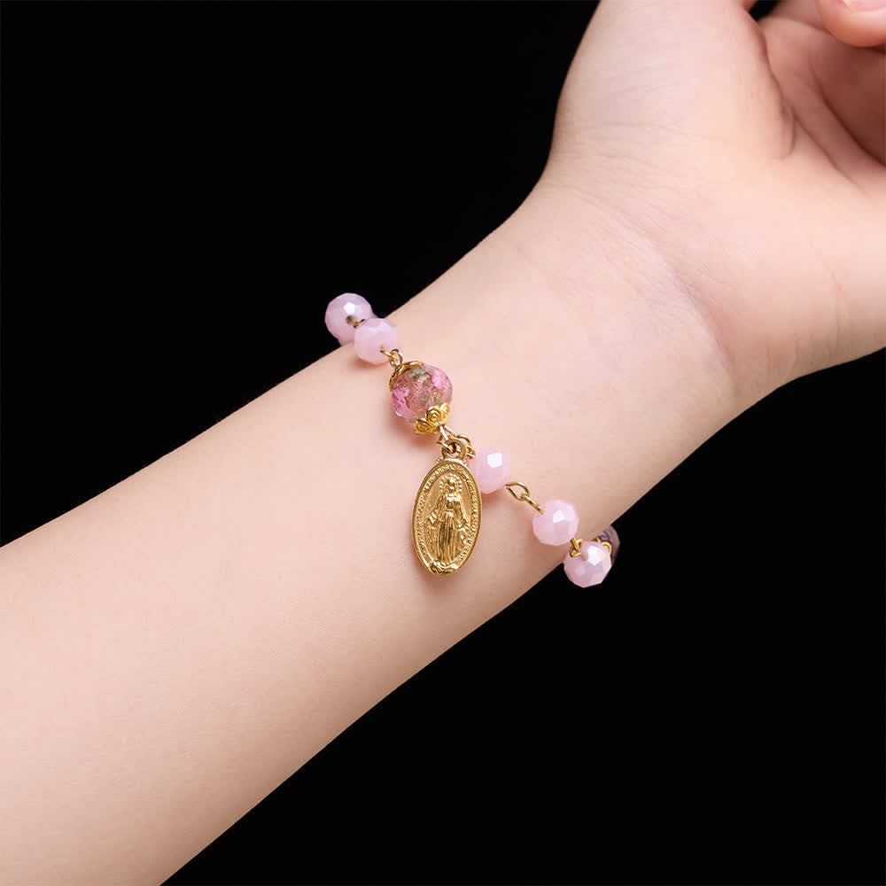 Christianartworkshop Bracelet dévotionnel en cristal rose pâle orné d'une médaille et d'une croix de la Vierge Marie - image 1