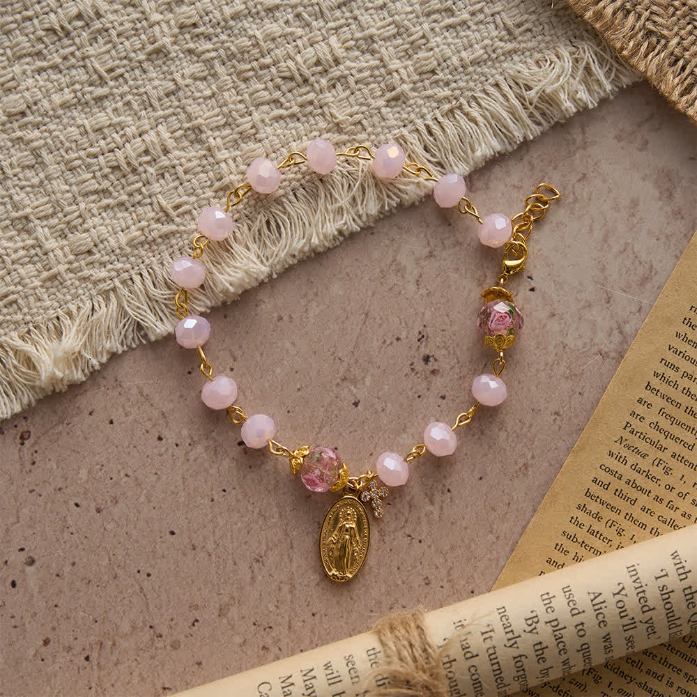 Christianartworkshop Bracelet dévotionnel en cristal rose pâle orné d'une médaille et d'une croix de la Vierge Marie - image 3