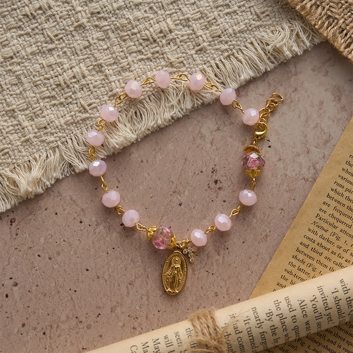 Christianartworkshop Bracelet dévotionnel en cristal rose pâle orné d'une médaille et d'une croix de la Vierge Marie - image 3