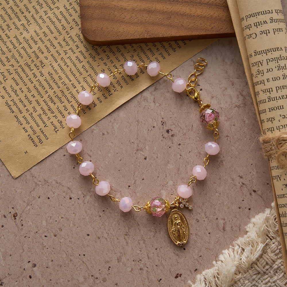 Christianartworkshop Bracelet dévotionnel en cristal rose pâle orné d'une médaille et d'une croix de la Vierge Marie - image 4