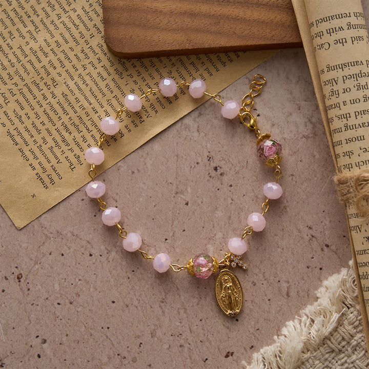 Christianartworkshop Bracelet dévotionnel en cristal rose pâle orné d'une médaille et d'une croix de la Vierge Marie - image 4