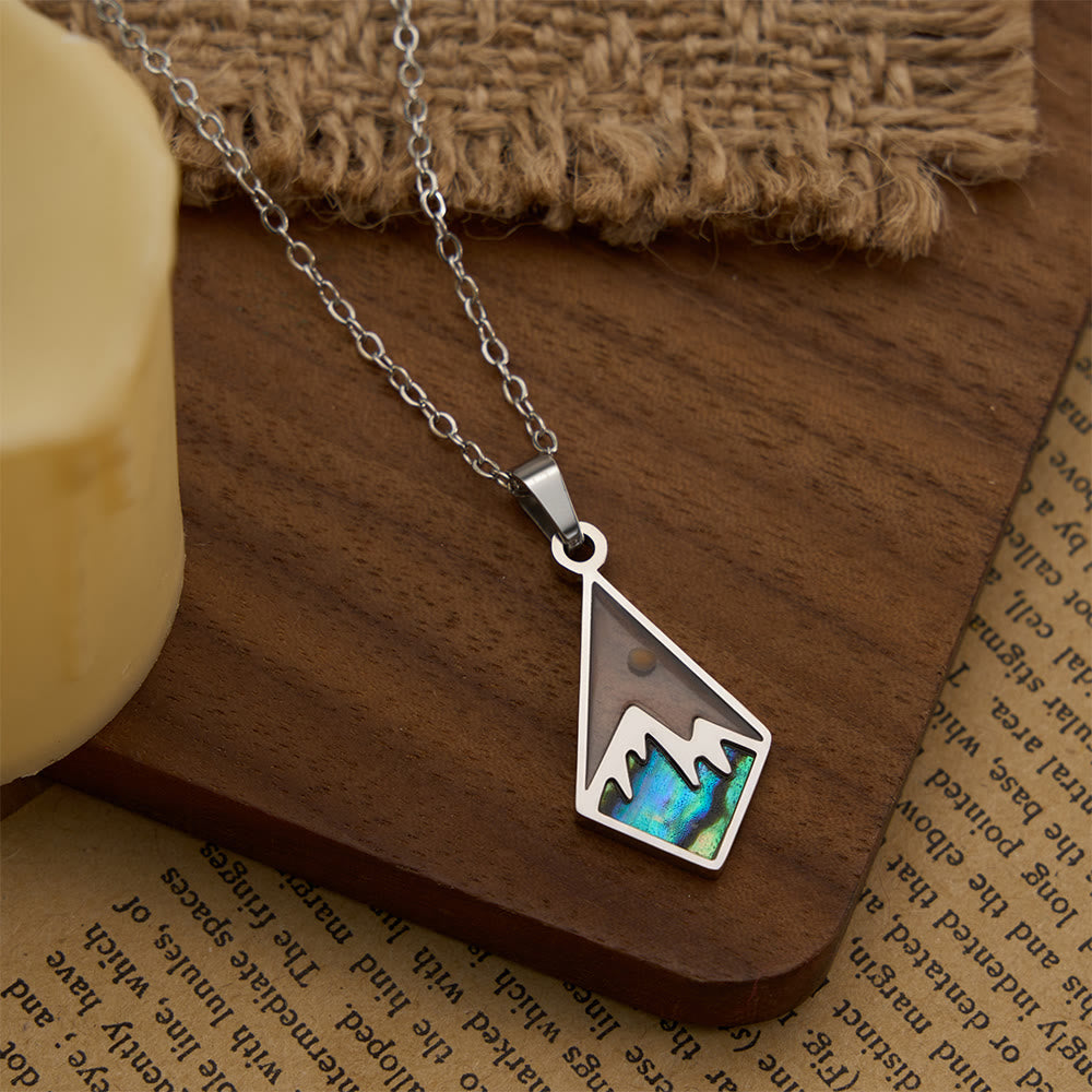 Collier pendentif graine de moutarde style moderne Christianartworkshop, symbole de la foi et de la montagne - image 0