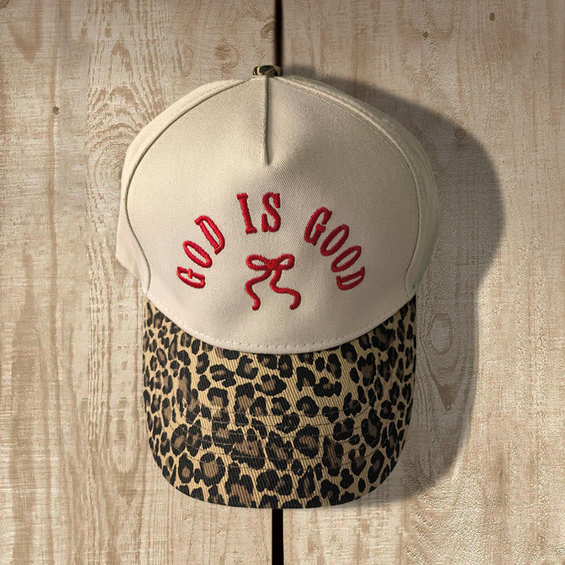 Christianartworkshop Casquette de baseball ajustable à visière léopard brodée « Dieu est bon » - Rouge et léopard - image 0
