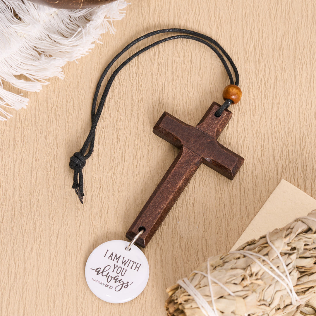 Christianartworkshop Pendentif pour voiture connectée en forme de croix classique en bois massif sculpté, avec référence NFC et verset Matthieu 28:20. - image 3