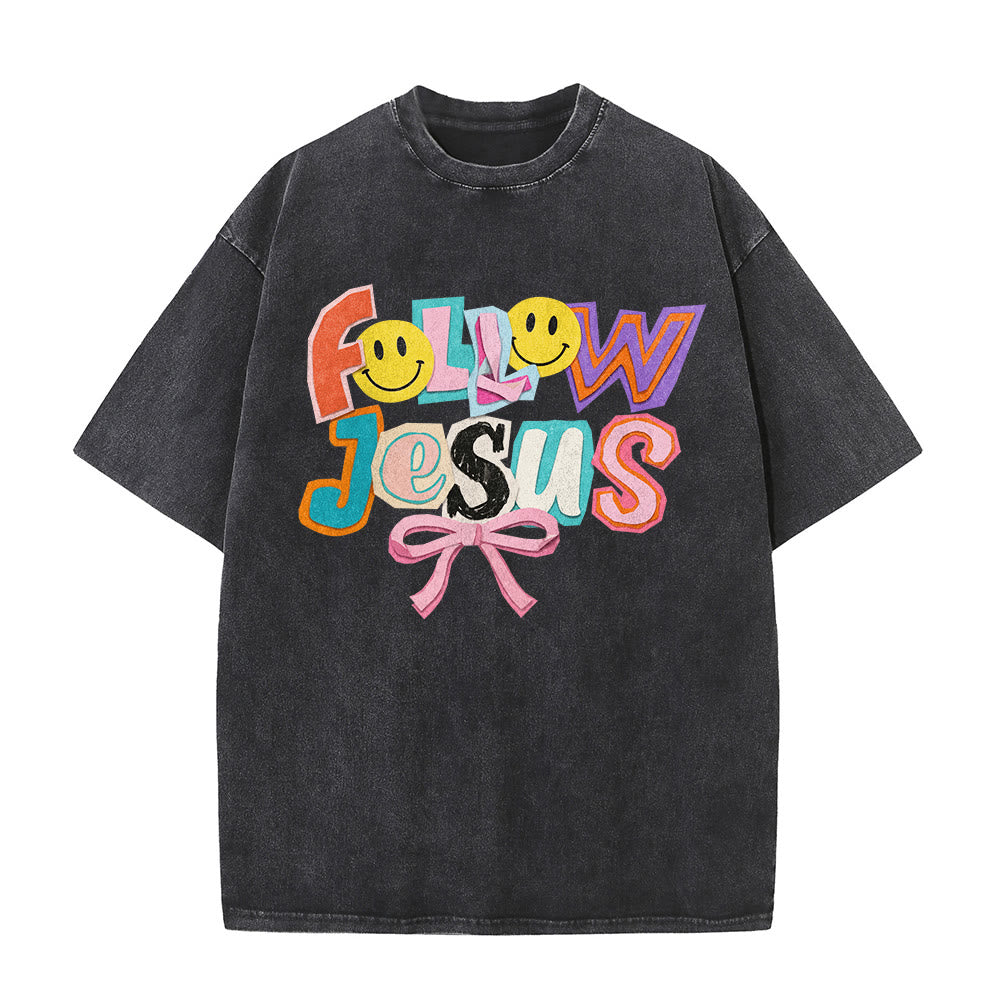 Christianartworkshop T-shirt unisexe délavé avec inscription « Follow Jesus Smile Bow Color Block Letter » - image 2