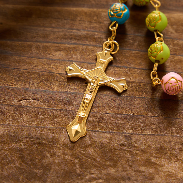 Chapelet de prière Notre-Dame Crucifix, orné d'une rose dorée en relief, emblème de la Miséricorde Divine épanouie, par Christianartworkshop - image 4
