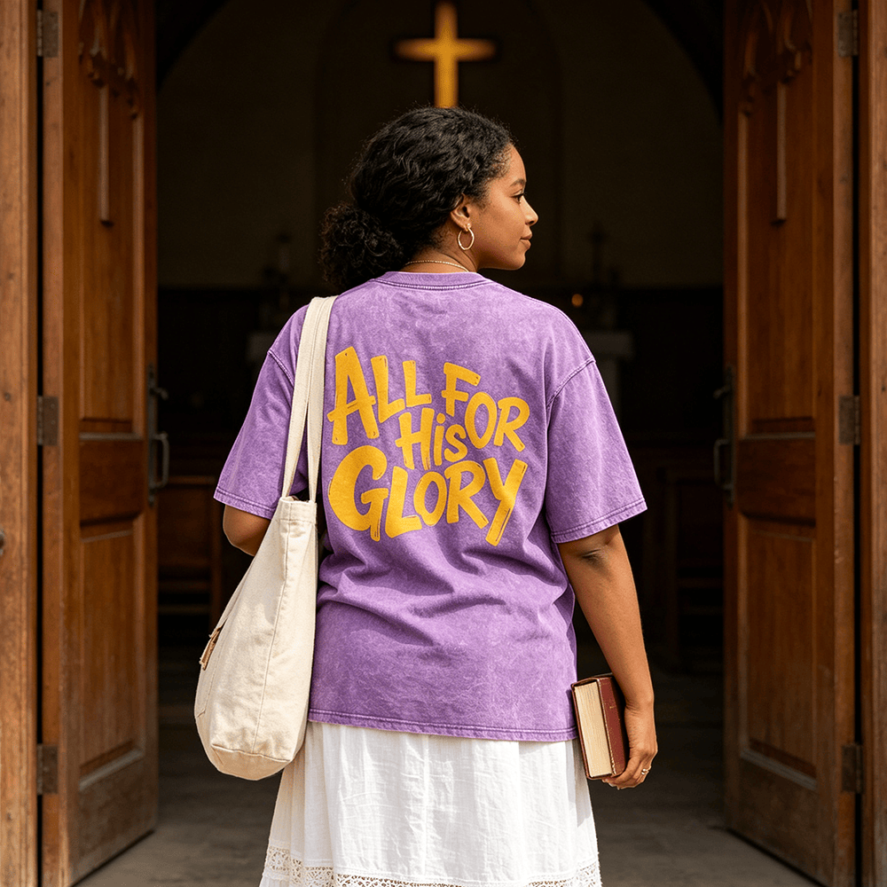 Christianartworkshop T-shirt unisexe vintage délavé, imprimé au dos avec une police à bulles dessinée à la main et un style épais, « All For His Glory ». - image 0