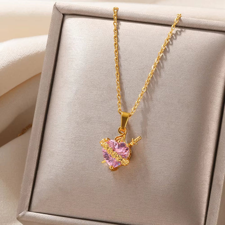 Christianartworkshop Collier pendentif poignard rose du Sacré-Cœur : emblème intemporel de vœu sacré et d’affection dévouée - image 3