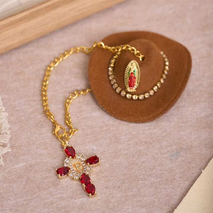 Christianartworkshop Mini chapeau de cowboy Croix en cristal Notre-Dame Ornement de voiture à suspendre : Un rappel de la protection divine miséricordieuse lors de chaque voyage - image 2