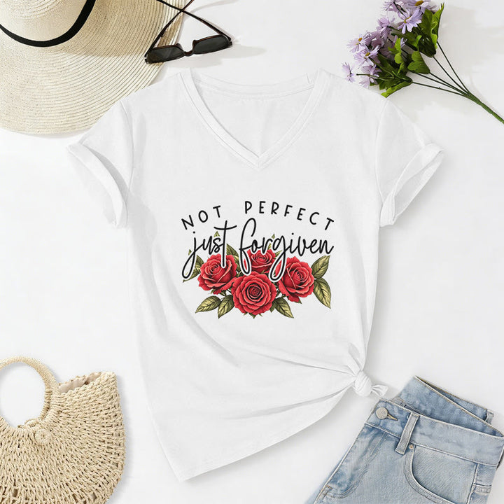 Christianartworkshop T-shirt décontracté à col en V avec motif floral « Pas parfait, juste pardonné » et bouquet de roses rouges à double police. - Blanc - 2XL - image 20