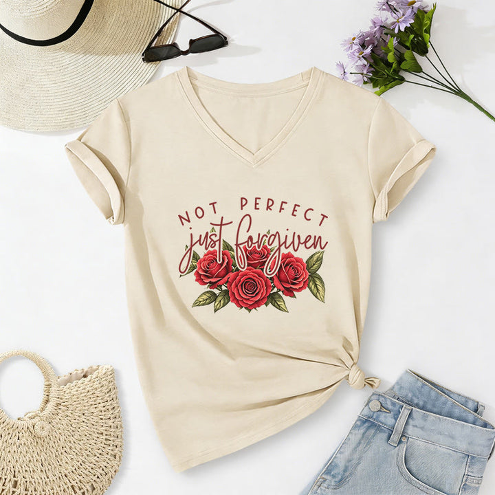 Christianartworkshop T-shirt décontracté à col en V avec motif floral « Pas parfait, juste pardonné » et bouquet de roses rouges à double police. - Beige - 2XL - image 0