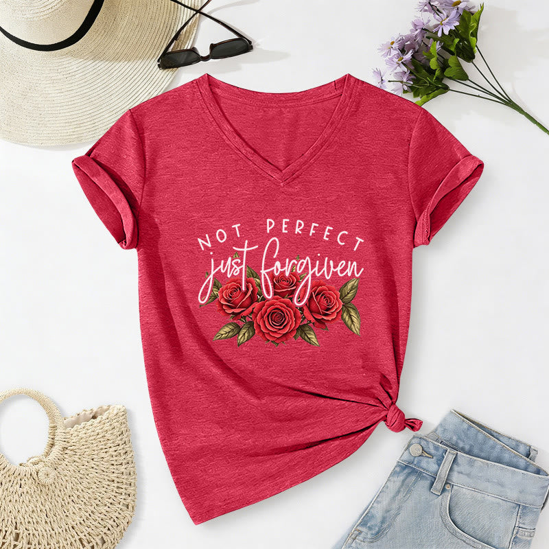 Christianartworkshop T-shirt décontracté à col en V avec motif floral « Pas parfait, juste pardonné » et bouquet de roses rouges à double police. - Rouge - 2XL - image 4