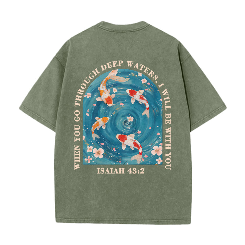 Christianartworkshop T-shirt unisexe double face lavé avec inscription en arc de cercle, motif floral de carpes koï orientales (Ésaïe 43:2). - image 20