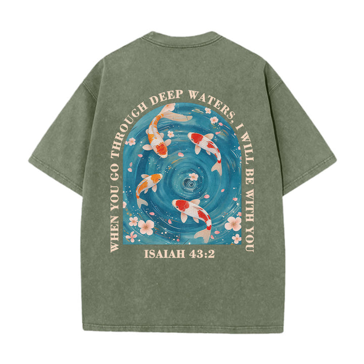 Christianartworkshop T-shirt unisexe double face lavé avec inscription en arc de cercle, motif floral de carpes koï orientales (Ésaïe 43:2). - image 20