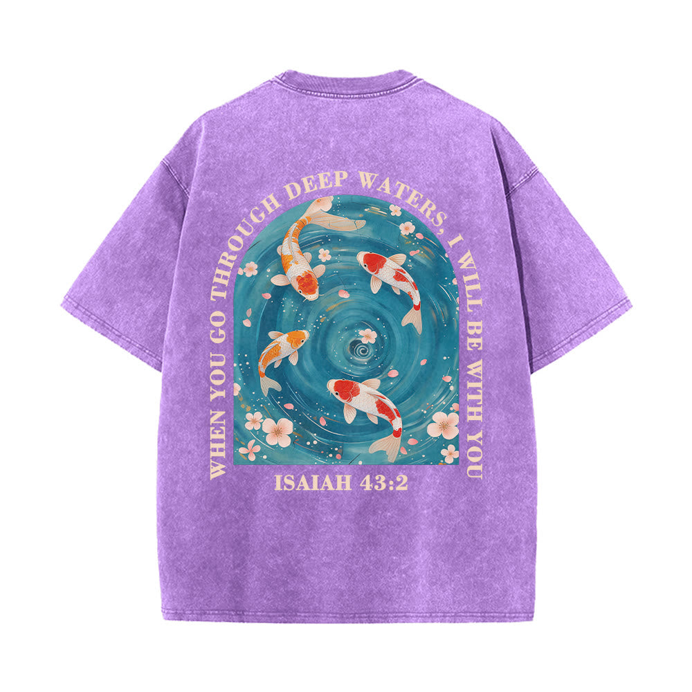 Christianartworkshop T-shirt unisexe double face lavé avec inscription en arc de cercle, motif floral de carpes koï orientales (Ésaïe 43:2). - image 8