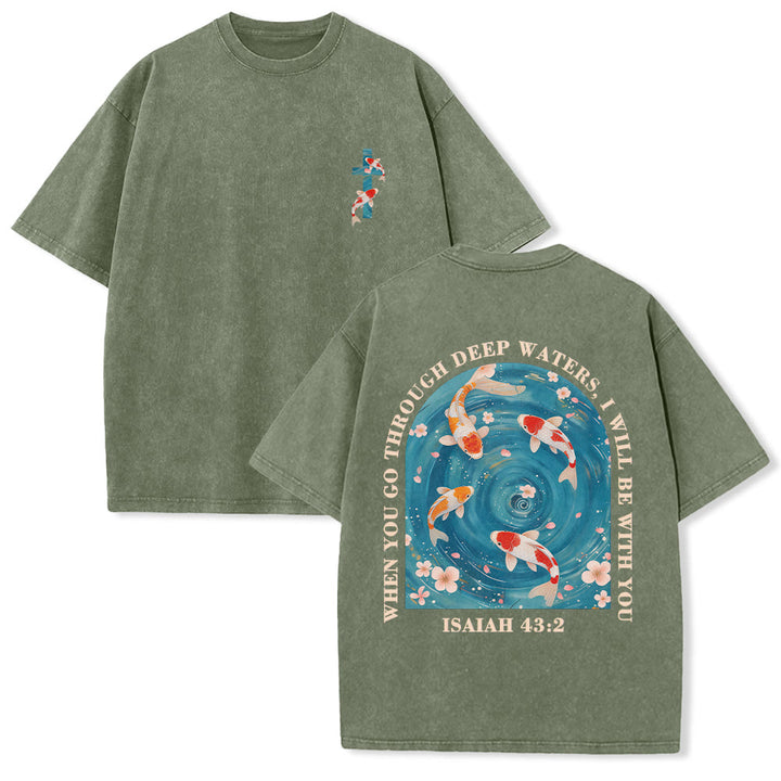 Christianartworkshop T-shirt unisexe double face lavé avec inscription en arc de cercle, motif floral de carpes koï orientales (Ésaïe 43:2). - Vert armée - 5XL - image 18