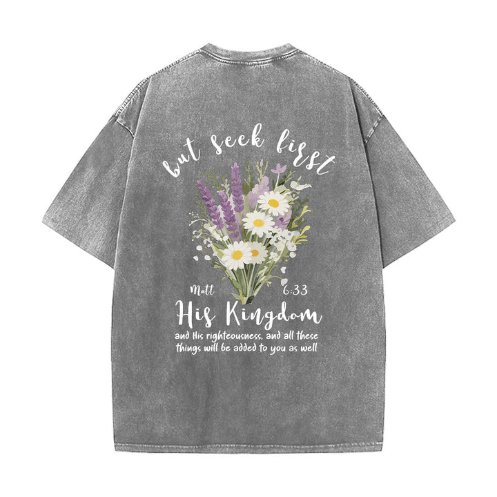 Christianartworkshop Petit bouquet de marguerites lavande, grand motif floral au dos, verset inspirant, t-shirt délavé - image 26