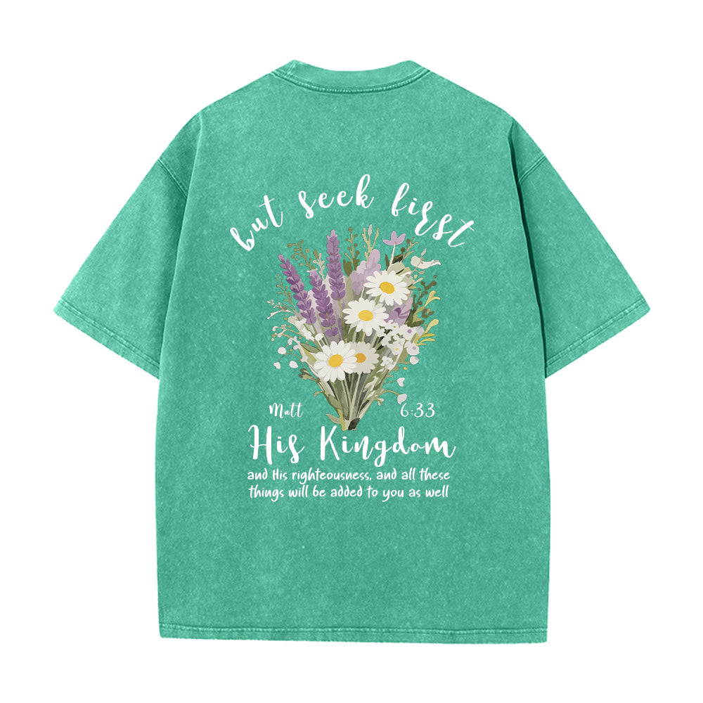 Christianartworkshop Petit bouquet de marguerites lavande, grand motif floral au dos, verset inspirant, t-shirt délavé - image 8
