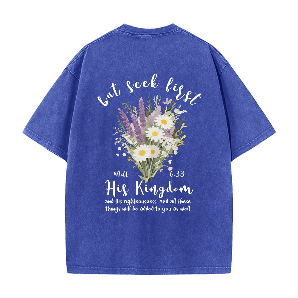 Christianartworkshop Petit bouquet de marguerites lavande, grand motif floral au dos, verset inspirant, t-shirt délavé - image 20